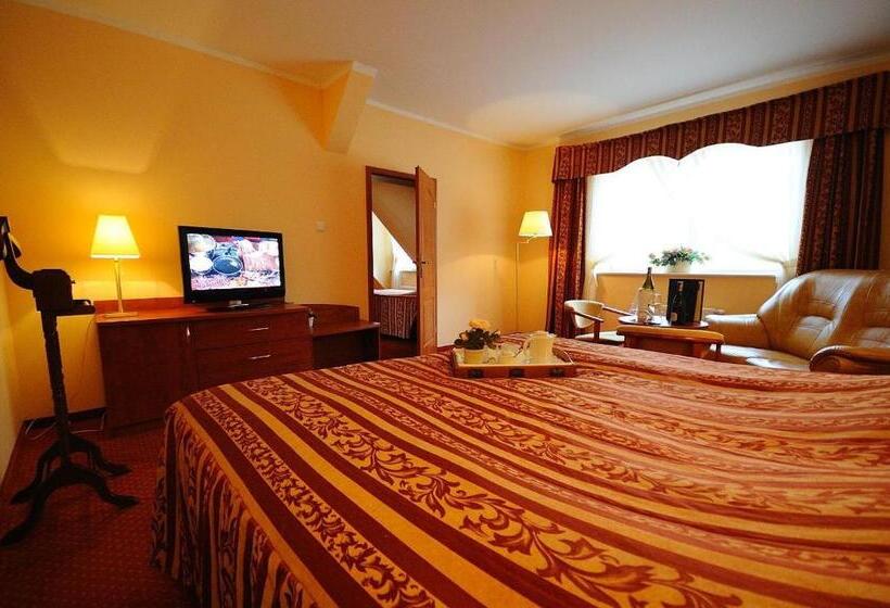 شقة غرفة واحدة, Maxim Kwidzyn