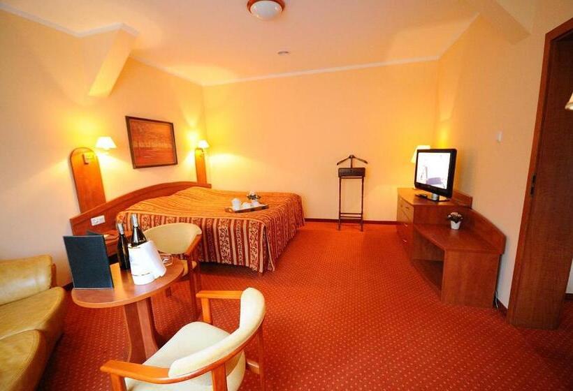 شقة غرفة واحدة, Maxim Kwidzyn