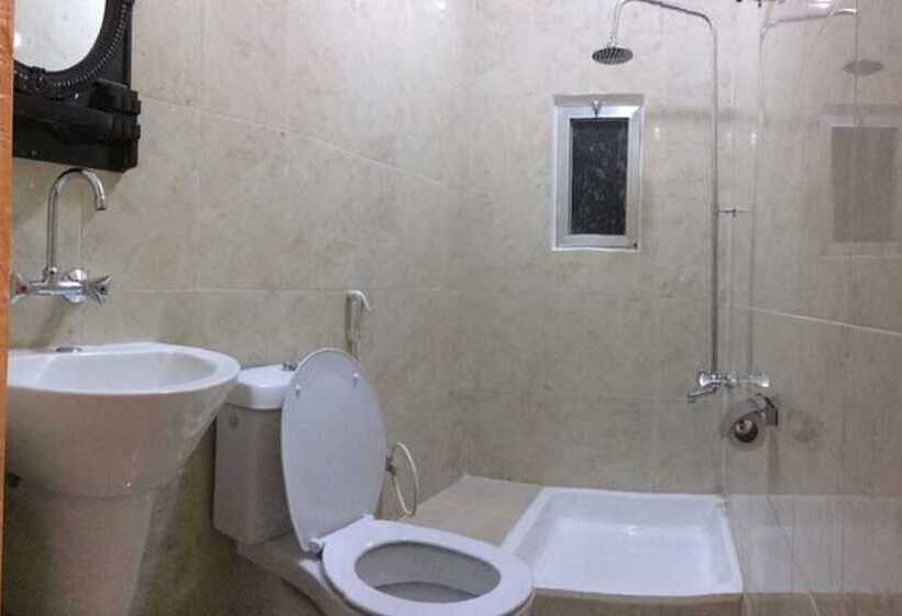 اتاق استاندارد سه نفره, Mussa Spring