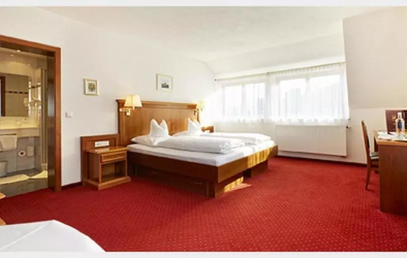 Standard Quadruple Room, Restaurant Ochsen