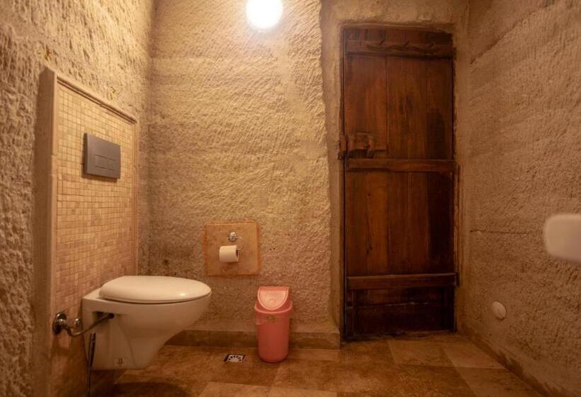 اتاق استاندارد, Seven Rock Cave