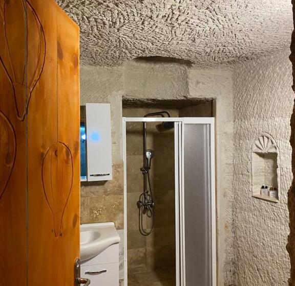 اتاق استاندارد, Seven Rock Cave