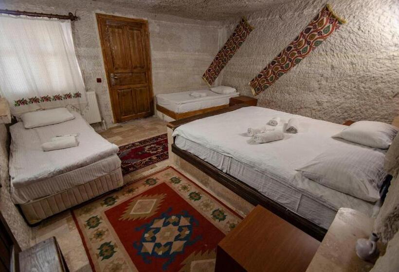 اتاق خانوادگی, Seven Rock Cave