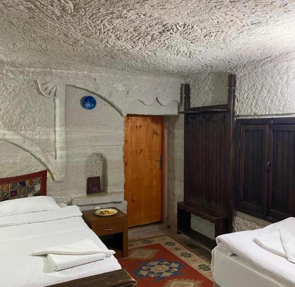 اتاق خانوادگی, Seven Rock Cave