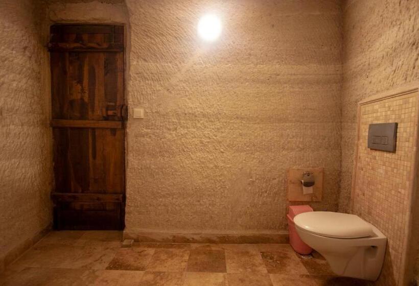 اتاق استاندارد با چشمانداز استخر, Seven Rock Cave