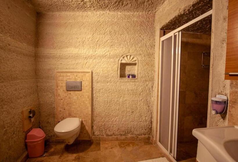 اتاق استاندارد با چشمانداز استخر, Seven Rock Cave