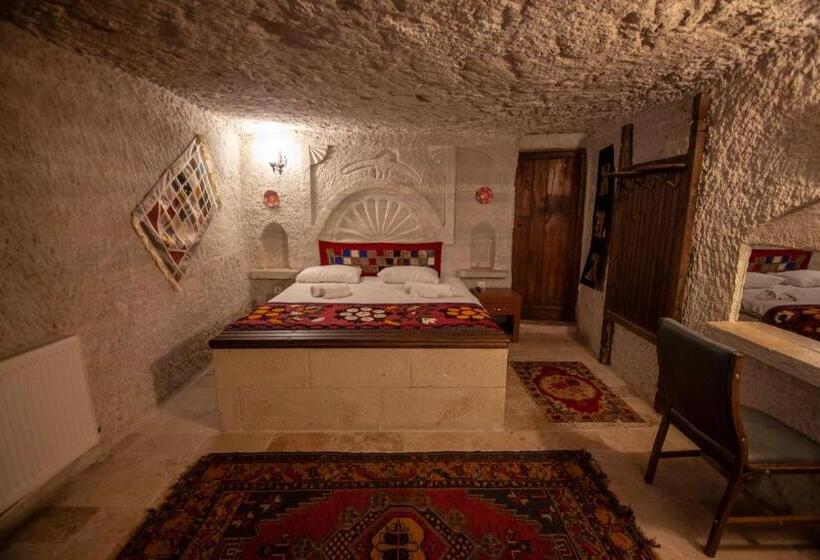 اتاق استاندارد با چشمانداز استخر, Seven Rock Cave