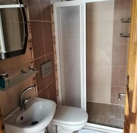 اتاق استاندارد با چشمانداز استخر, Seven Rock Cave