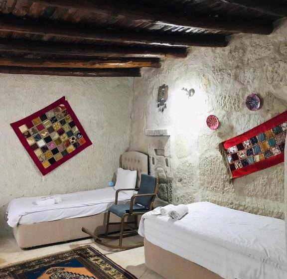 اتاق لوکس خانوادگی, Seven Rock Cave