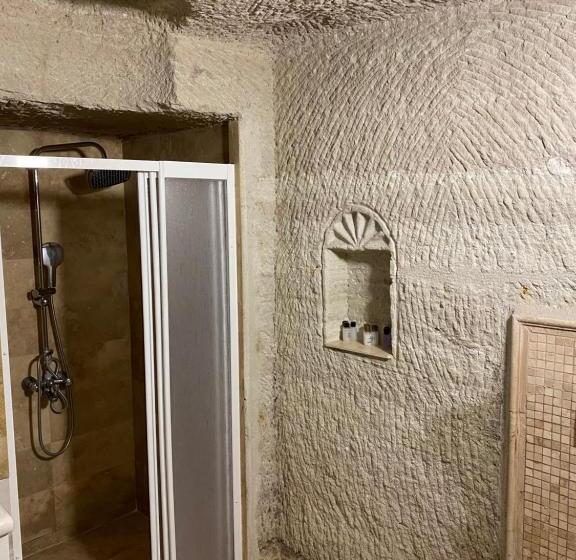 اتاق استاندارد, Seven Rock Cave