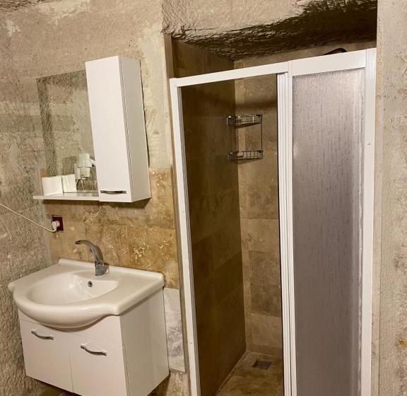 Номер Стандарт, Seven Rock Cave