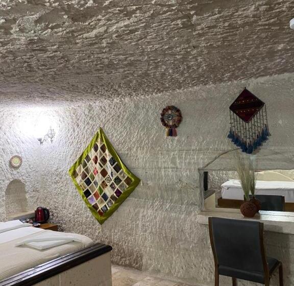 اتاق استاندارد, Seven Rock Cave