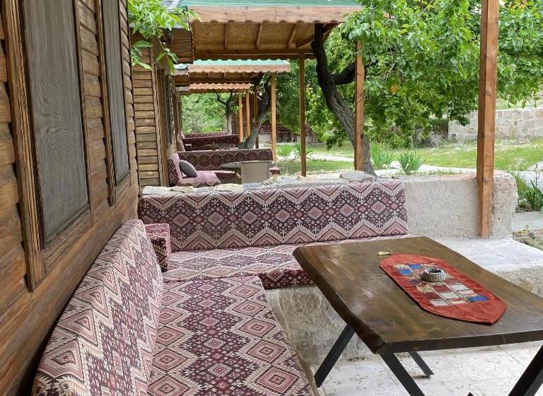 اتاق استاندارد با چشمانداز استخر, Seven Rock Cave