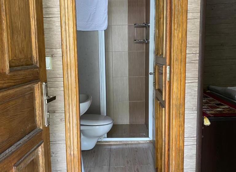 اتاق استاندارد با چشمانداز استخر, Seven Rock Cave