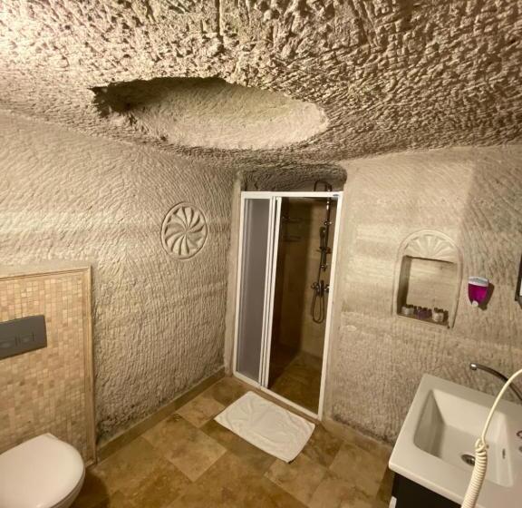 اتاق استاندارد با چشمانداز استخر, Seven Rock Cave