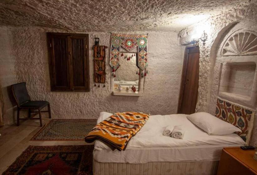 اتاق استاندارد با چشمانداز استخر, Seven Rock Cave