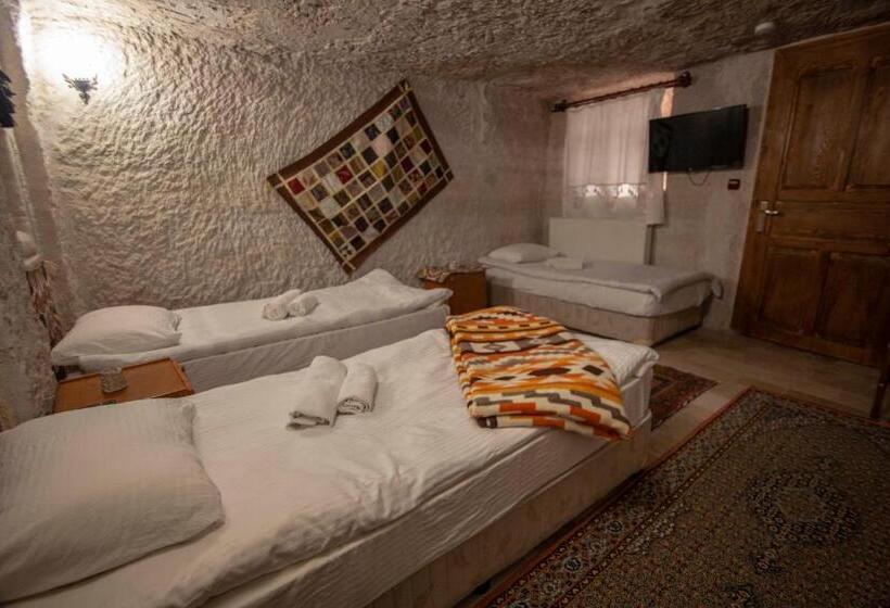 اتاق استاندارد با چشمانداز استخر, Seven Rock Cave