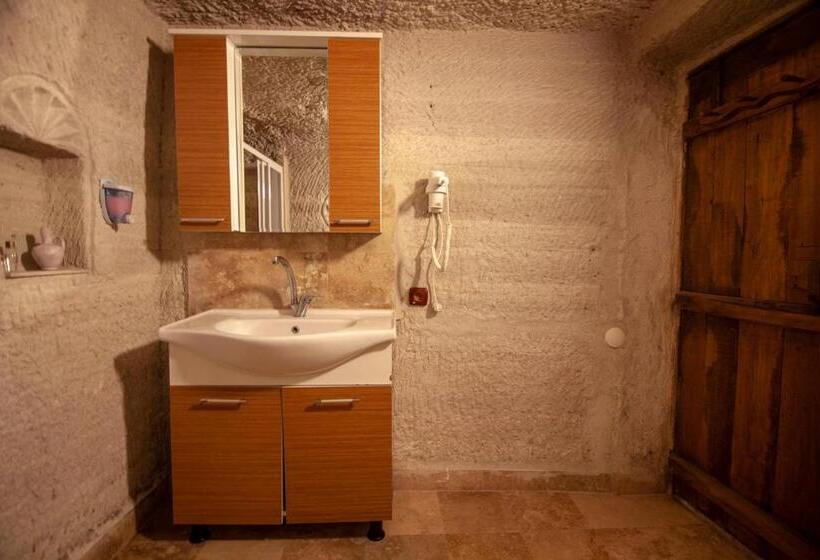 اتاق استاندارد با چشمانداز استخر, Seven Rock Cave