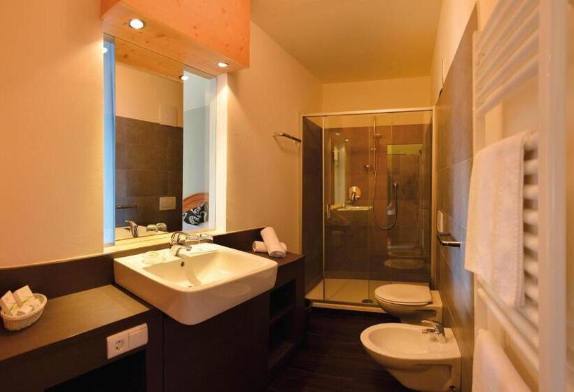 חדר משפחתי, The Vista