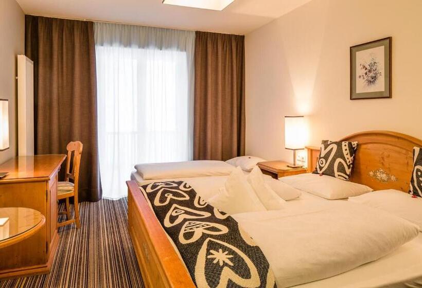 חדר משפחתי, The Vista