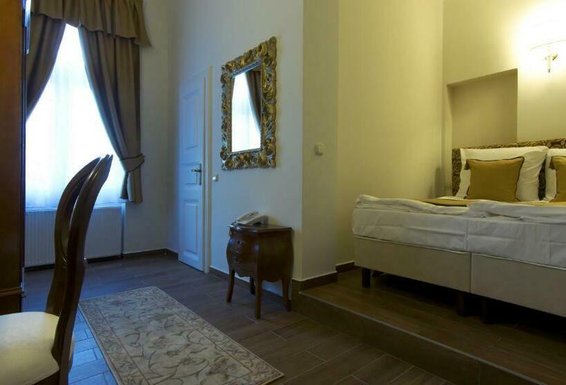 Quarto Estandar, Jókai Villa