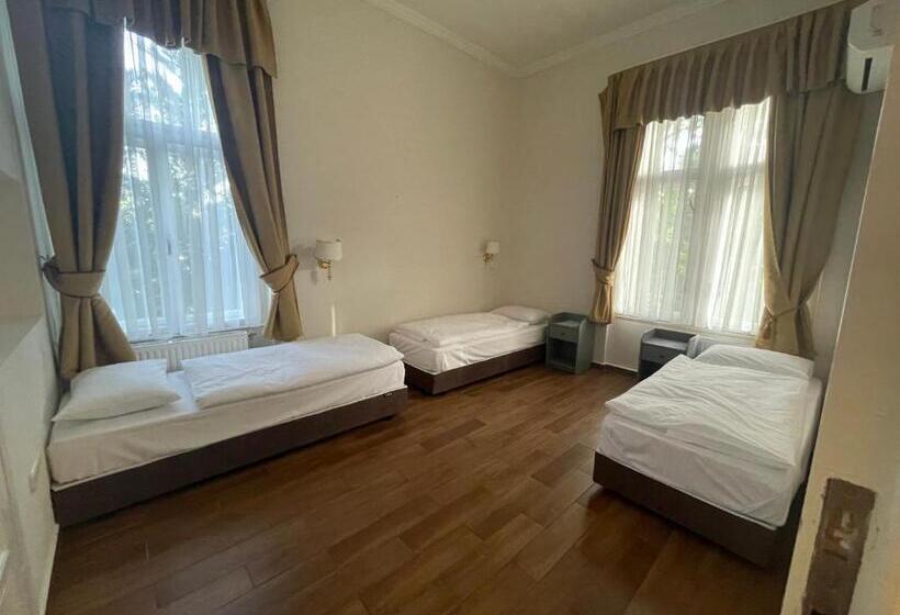 Quarto Triplo Estandar, Jókai Villa