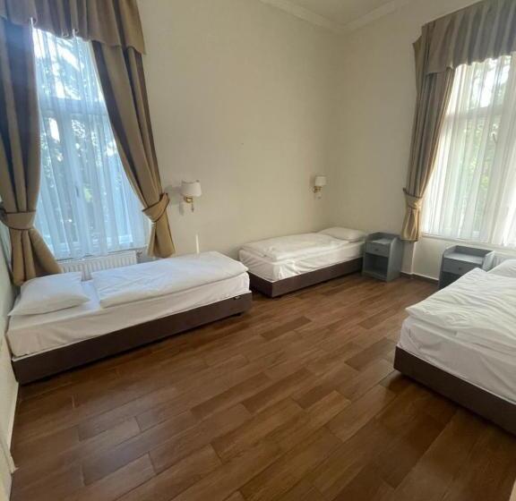 Quarto Triplo Estandar, Jókai Villa