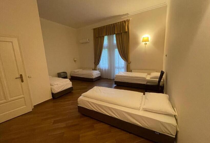 Quarto Quádruplo Estandar, Jókai Villa