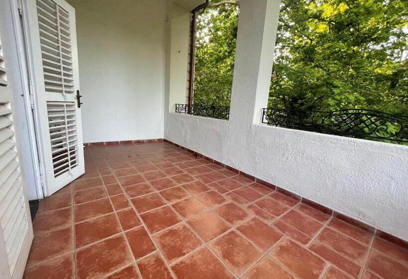 Quarto Familiar, Jókai Villa