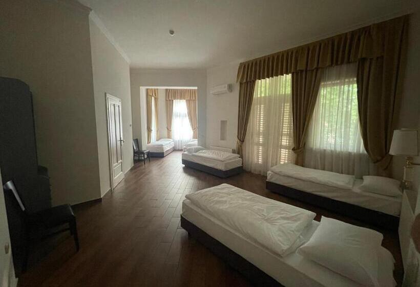 Quarto Familiar, Jókai Villa