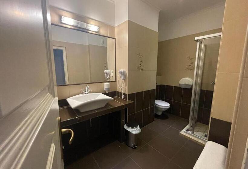 Quarto Familiar, Jókai Villa