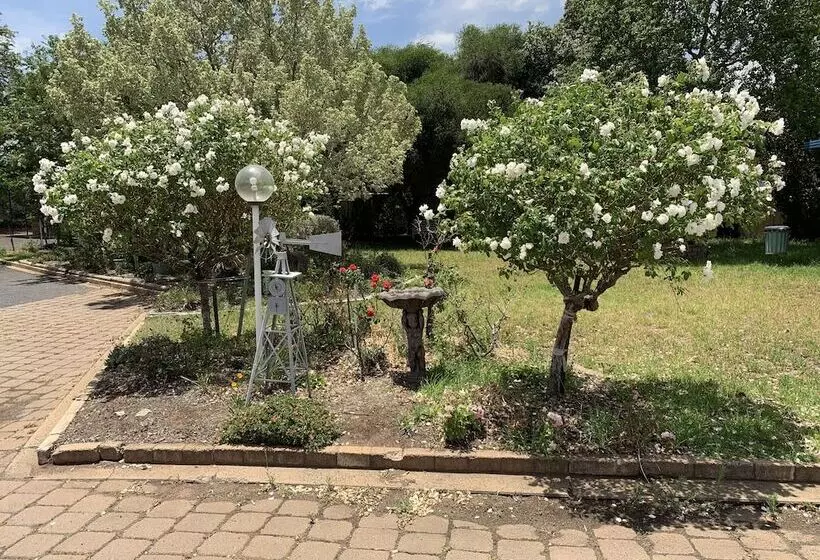 Perhehuone, Orana Windmill Motel