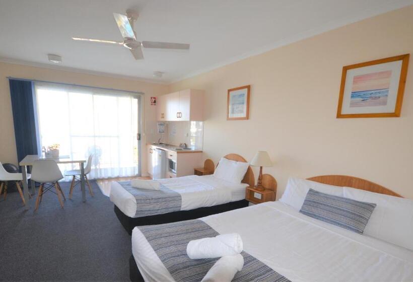 חדר דלוקס נוף בריכה, South Seas Motel