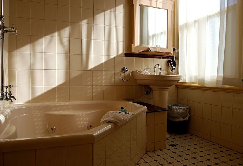 חדר משפחתי, The Glenferrie Hotel Hawthorn