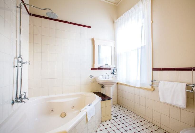 חדר משפחתי, The Glenferrie Hotel Hawthorn