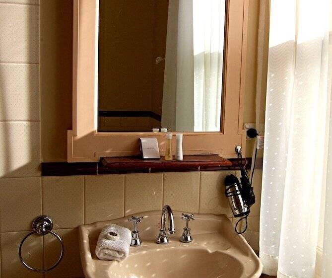 חדר משפחתי, The Glenferrie Hotel Hawthorn