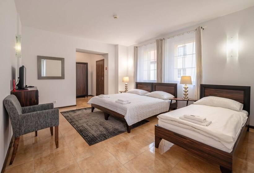 标准三人间, Villa Tilia