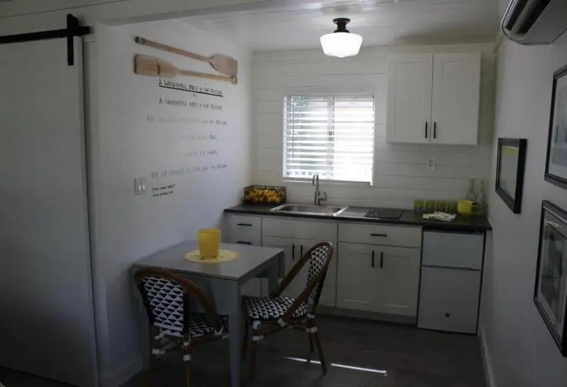 デラックススイート, Island View Cottages Sebastian