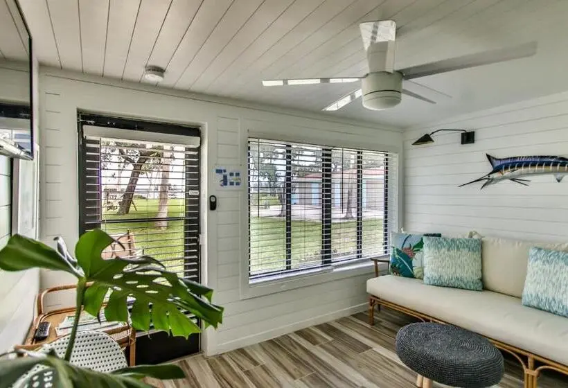 デラックススタジオ, Island View Cottages Sebastian