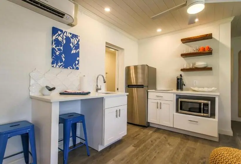 スタンダードスタジオ, Island View Cottages Sebastian