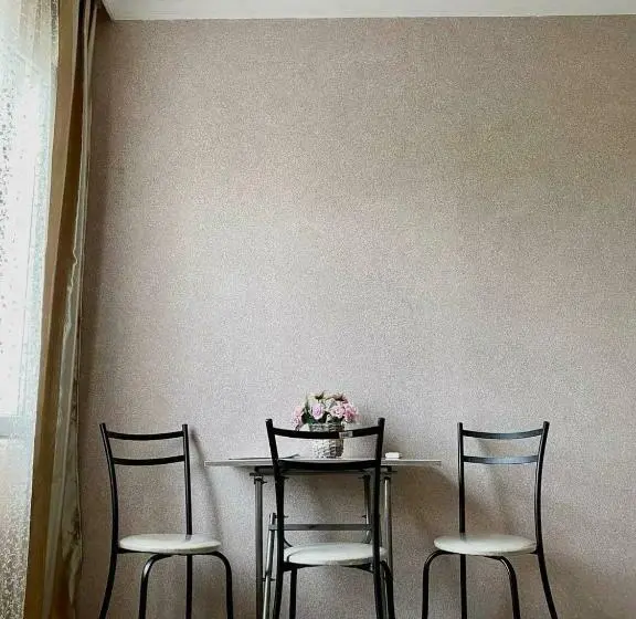 اتاق استاندارد سه نفره, Naziti House