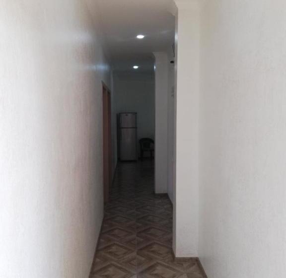 اتاق استاندارد سه نفره, Naziti House