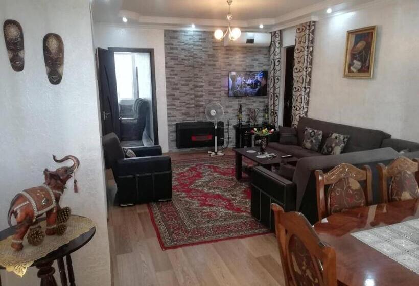 اتاق استاندارد سه نفره, Naziti House