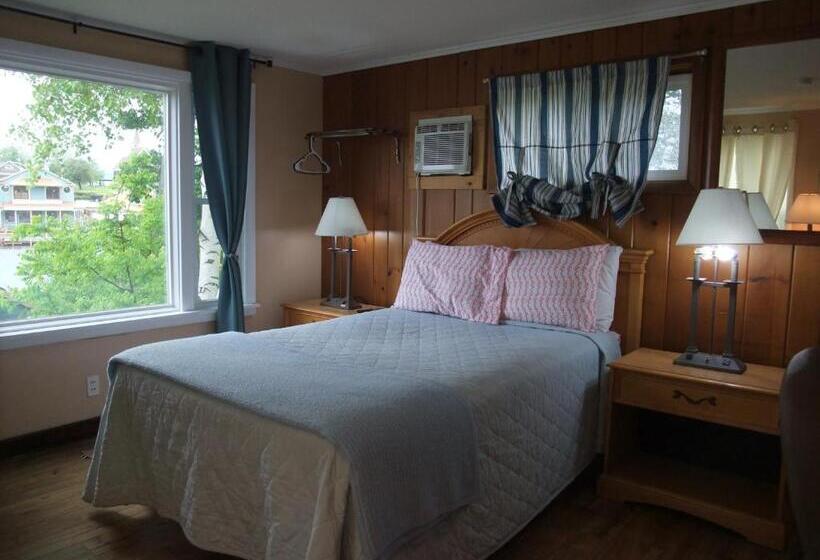 غرفة قياسية مزوَّدة بتراس, Hills Motel & Marina