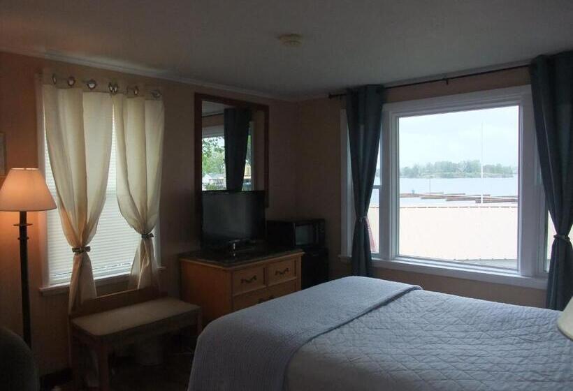 غرفة قياسية مزوَّدة بتراس, Hills Motel & Marina