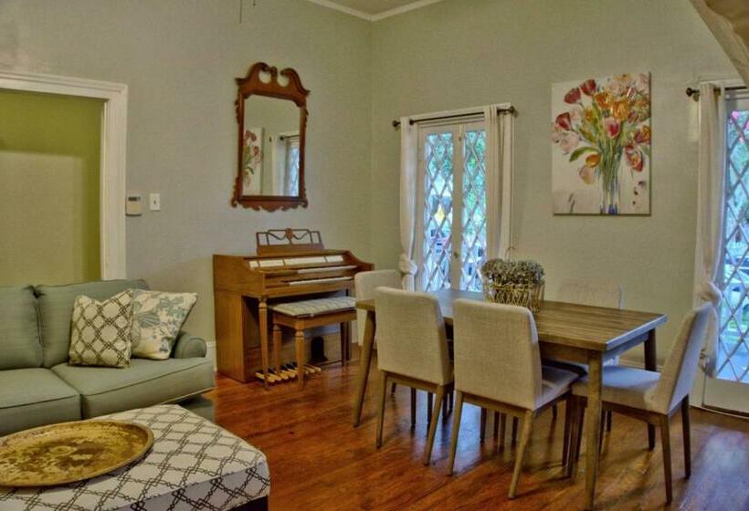 1间卧室的房子, Beautiful 6 Bed, 5 Bath Historic Savannah Home