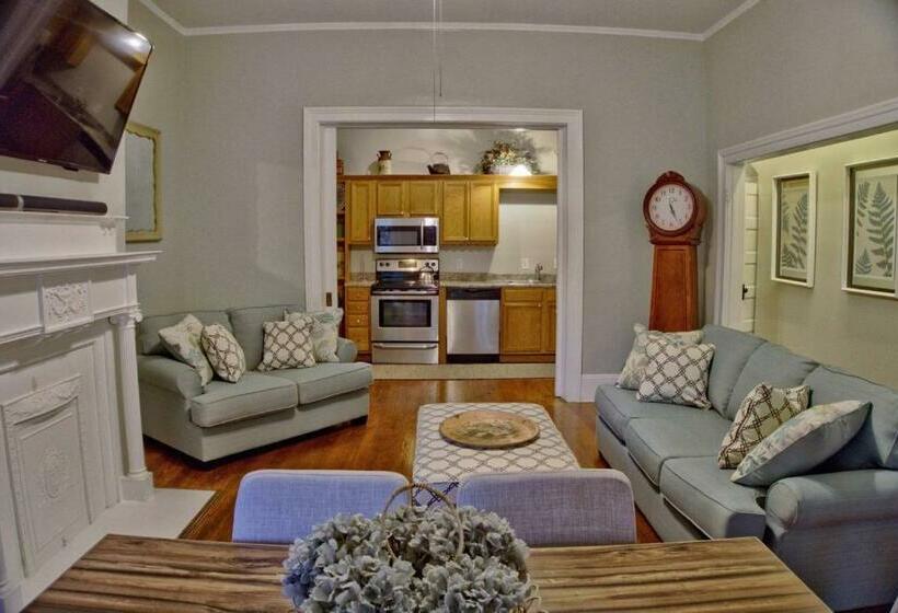 1间卧室的房子, Beautiful 6 Bed, 5 Bath Historic Savannah Home