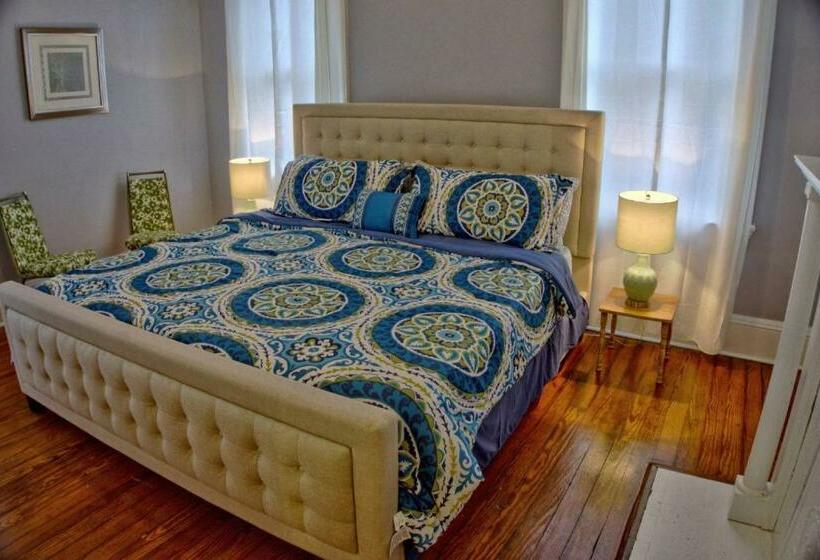 1间卧室的房子, Beautiful 6 Bed, 5 Bath Historic Savannah Home