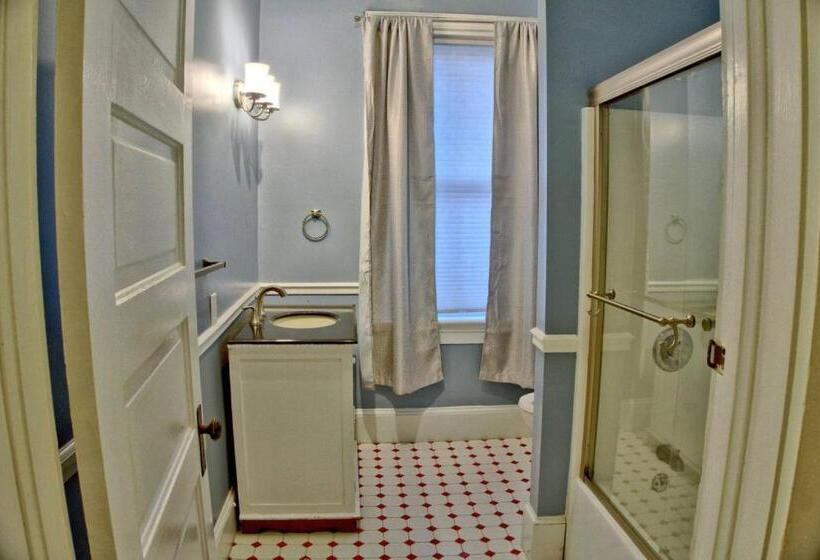 1间卧室的房子, Beautiful 6 Bed, 5 Bath Historic Savannah Home