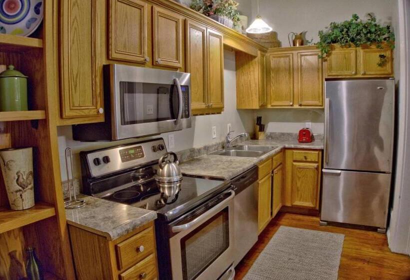 خانه 1 خوابه, Beautiful 6 Bed, 5 Bath Historic Savannah Home